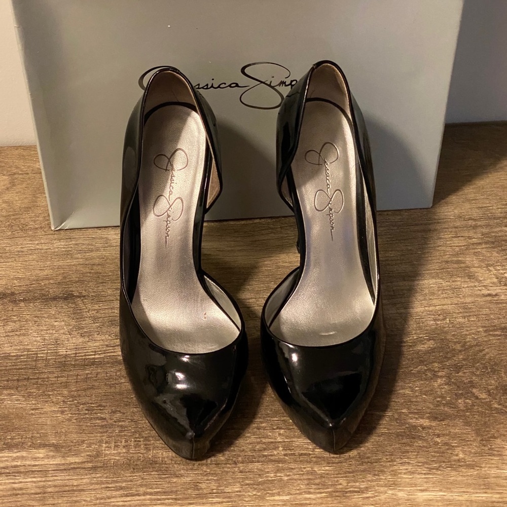 Jessica Simpson - Waleo black heels.